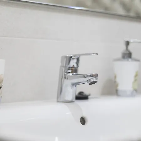 In شقة بيناسكي